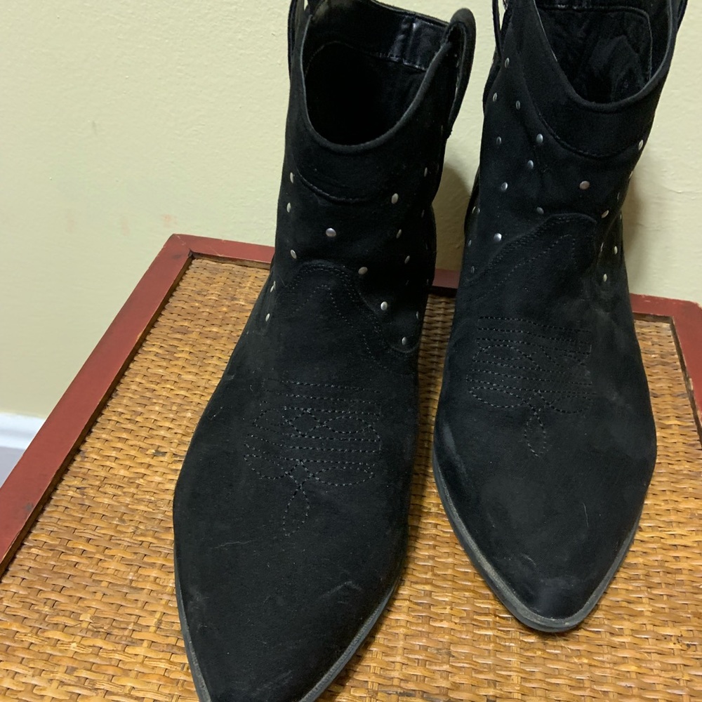 Circus by Sam Eldermon black western boots